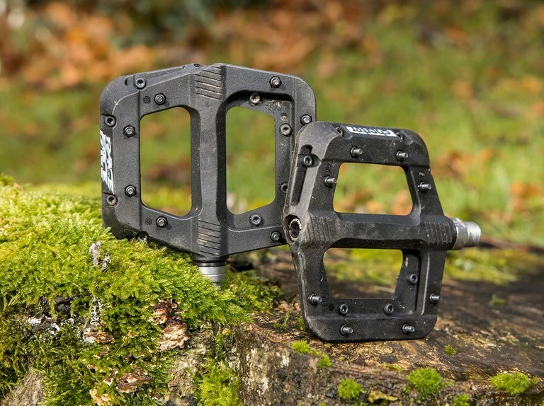 Muc-Off Butik 25 Muc-Off Butik -Muc-Off Butik Race Face Chester flat pedals 01 e6879fd